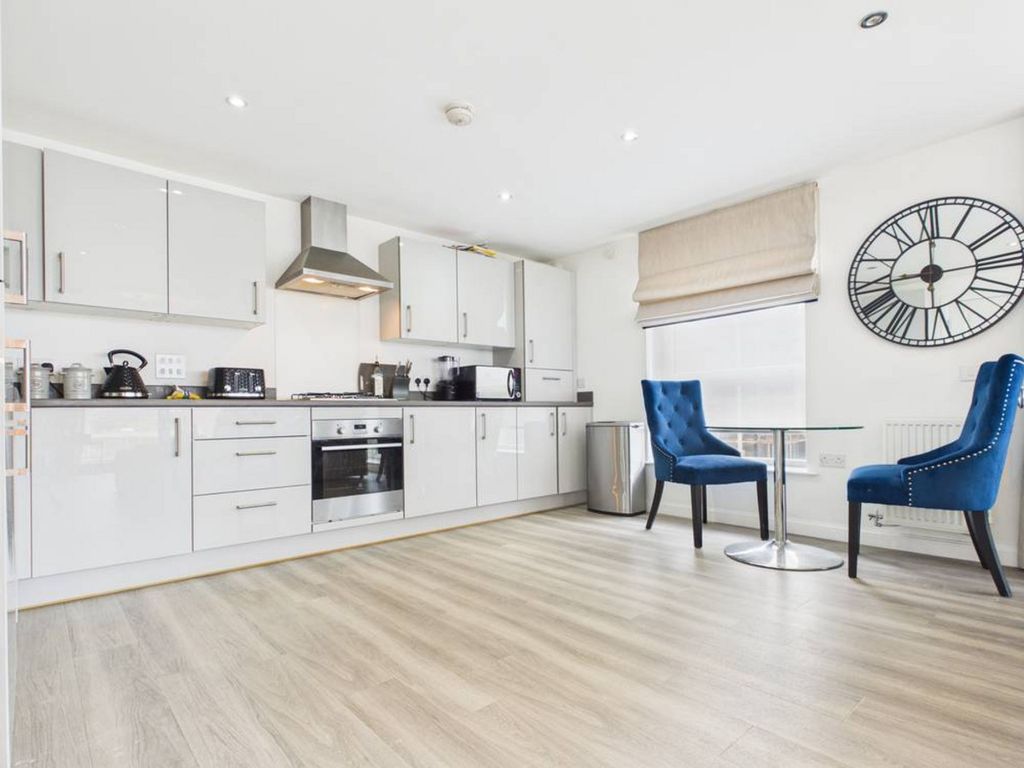 Property photo 2 of 31