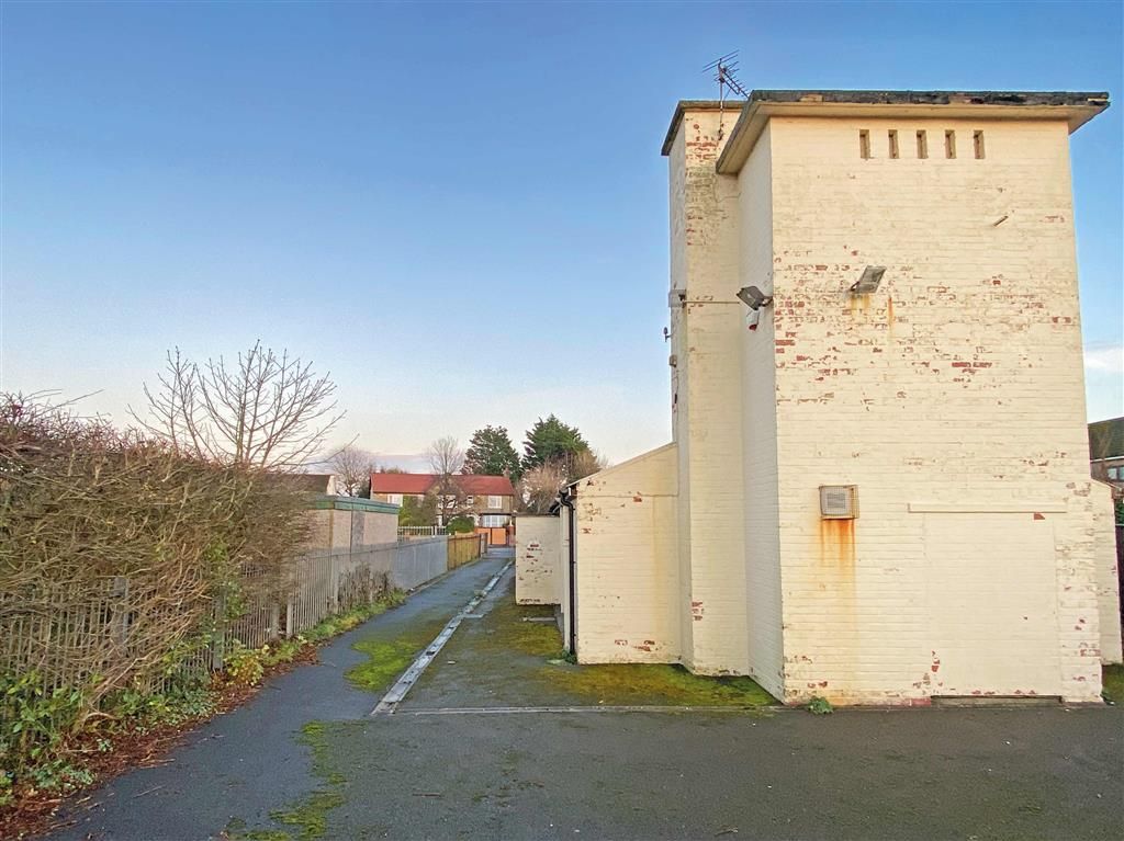 Property photo 3 of 5