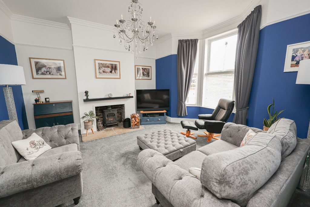 Property photo 2 of 33 4406802
