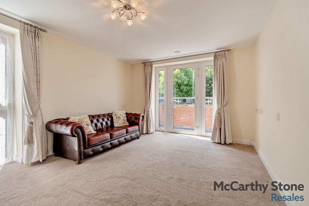 Property photo 3 of 24 8654347-Interior06-800.Jpg