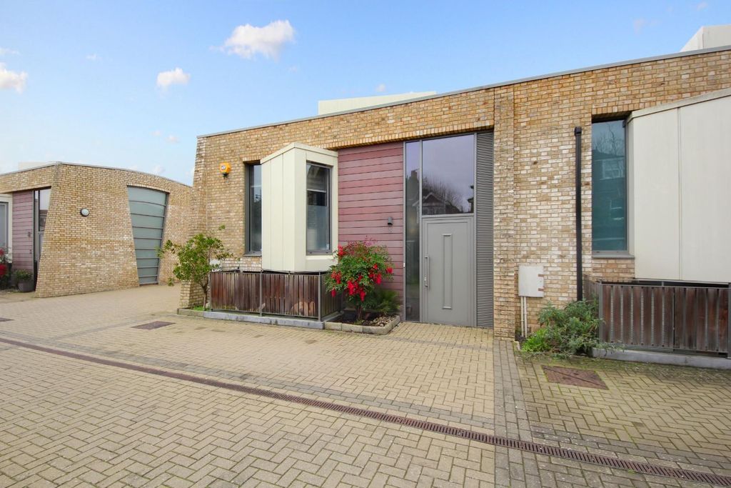 Property photo 1 of 19 Gv- 5 Halford Place (2).Jpg