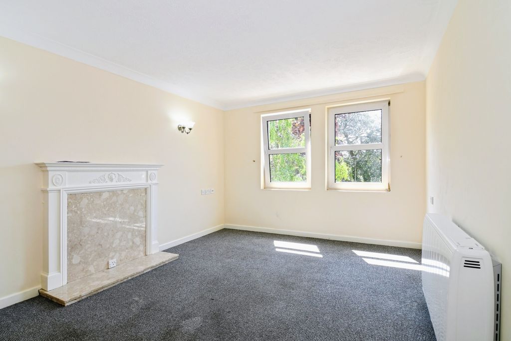 Property photo 1 of 13 Lounge