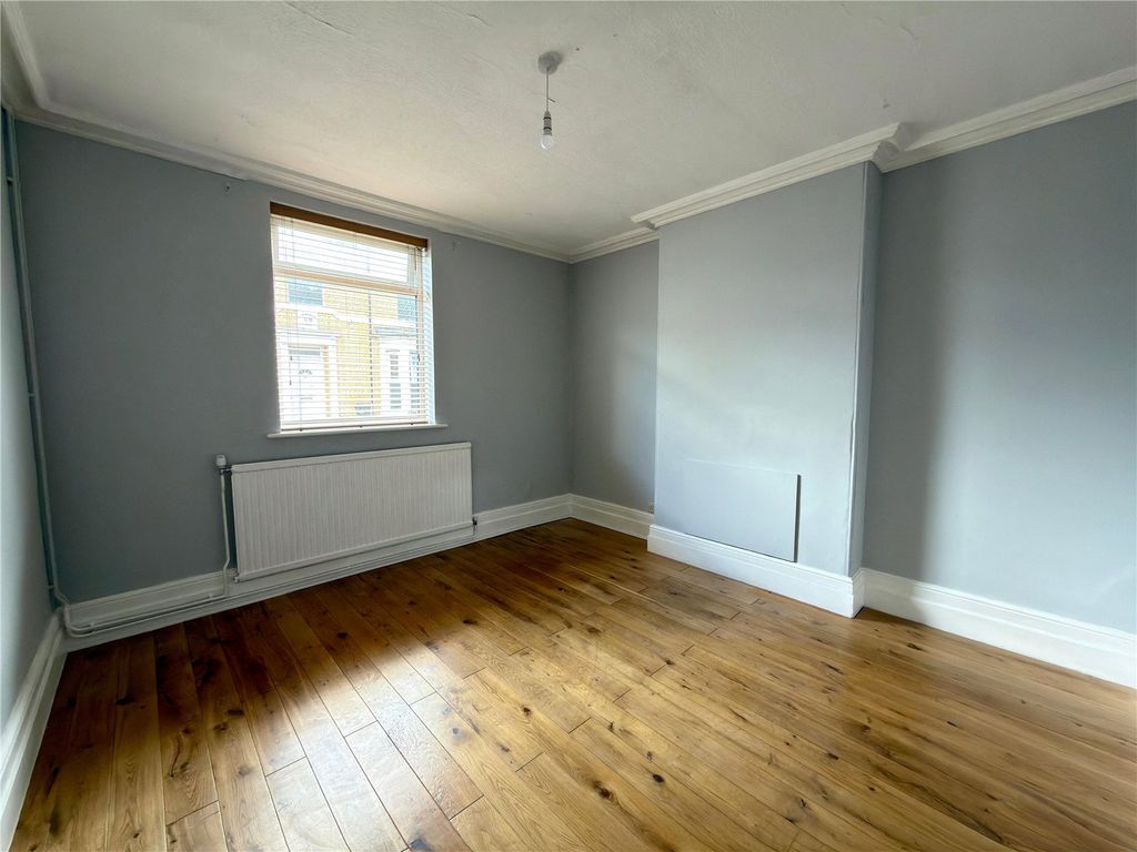 Property photo 2 of 16 Picture No. 05