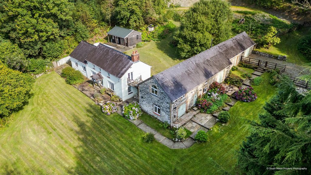 Property photo 1 of 32 Cwmaerau, Llanllawddog-Swpp-Hr-08.Jpg