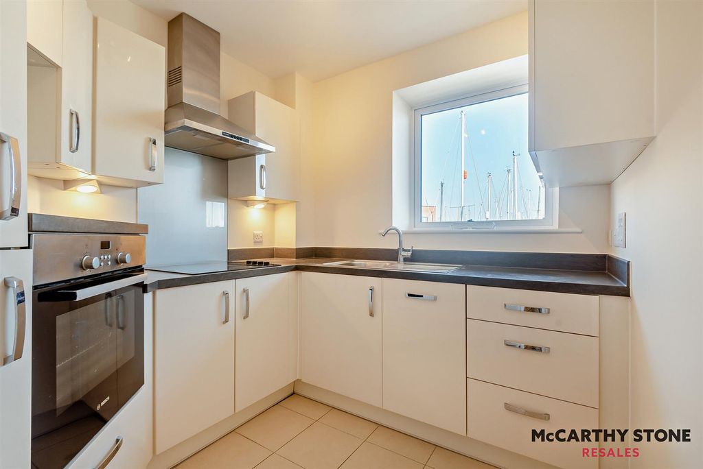 Property photo 2 of 12 8606939-Interior13-800.Jpg