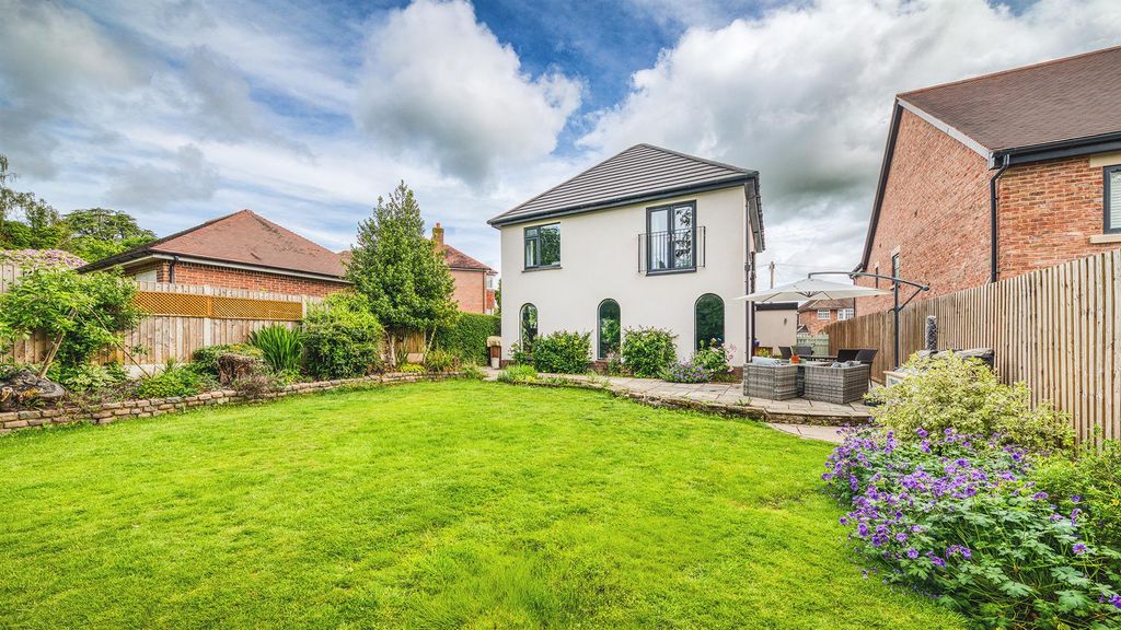 Property photo 2 of 34