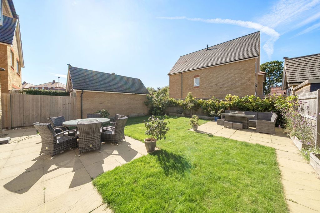 Property photo 2 of 20