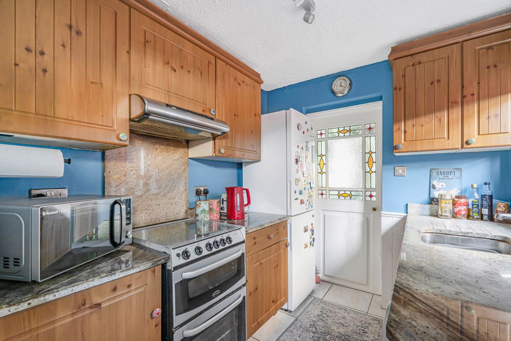 Property photo 3 of 24 Kitchen