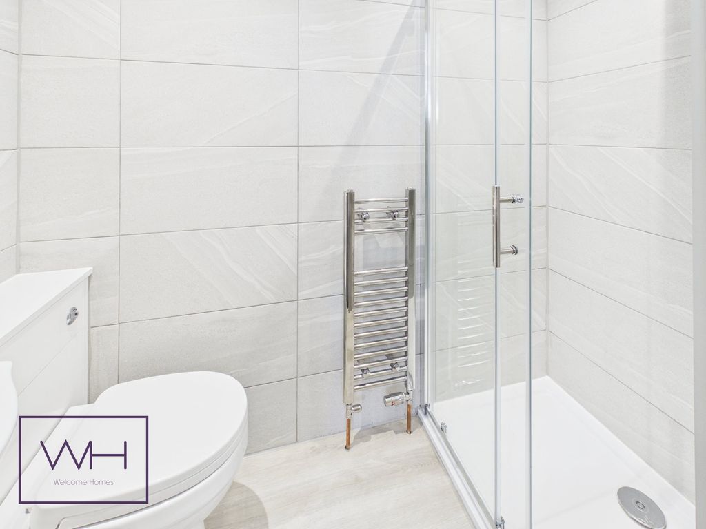 Property photo 3 of 11 Cam04980G0-Pr0127-Still029