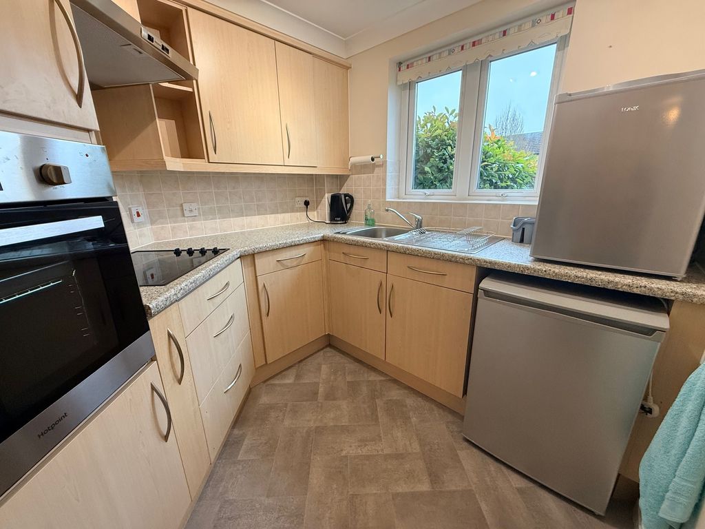 Property photo 2 of 9 Kitchen