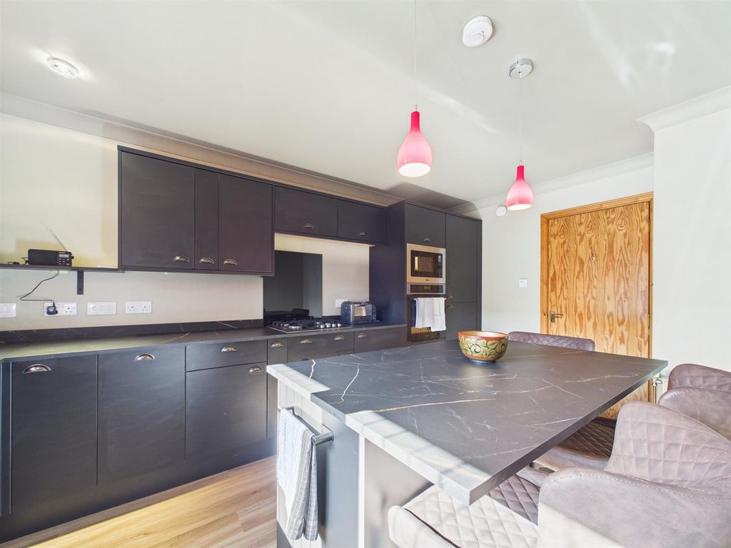 Property photo 2 of 13 Cam01486G0-Pr1030-Still001.Jpg