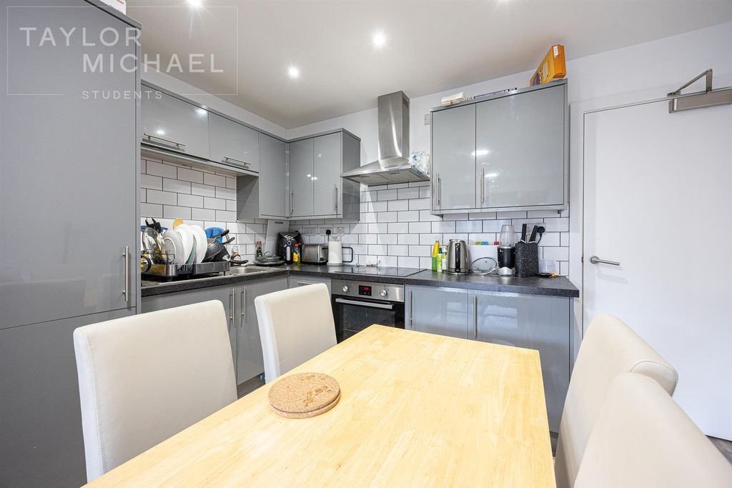 Property photo 3 of 13 Kitchen / Living Room