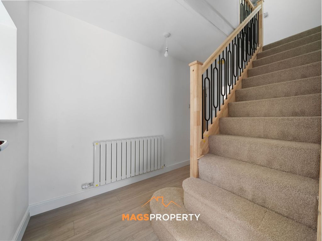 Property photo 2 of 31