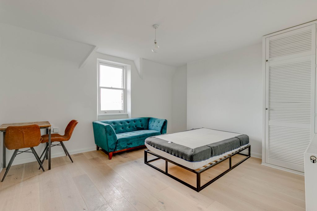 Property photo 3 of 6 Flat 7, 297 Church Road, Se19 - 4