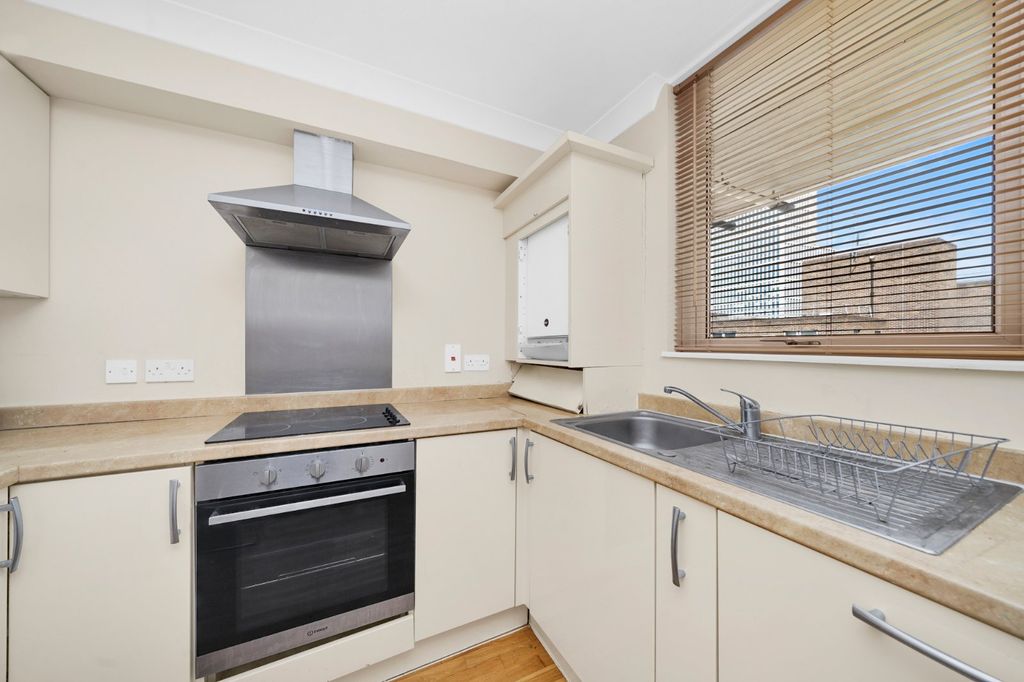 Property photo 2 of 16 Picture No. 30