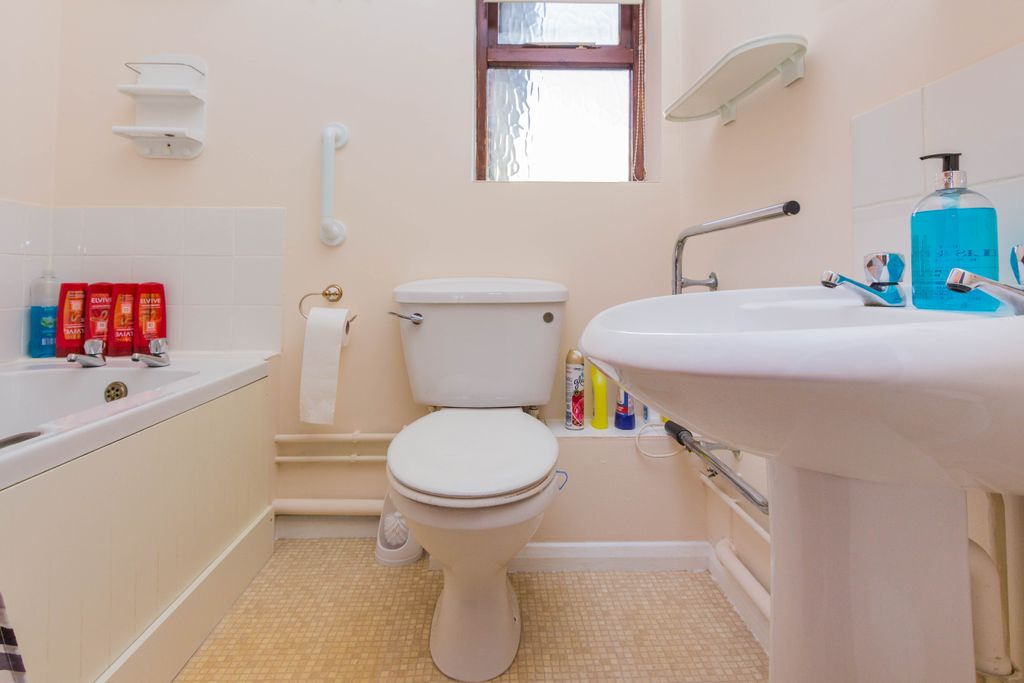 Property photo 3 of 5 Bathroom
