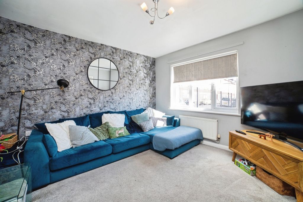 Property photo 3 of 19 Pbox-Img.Jpg