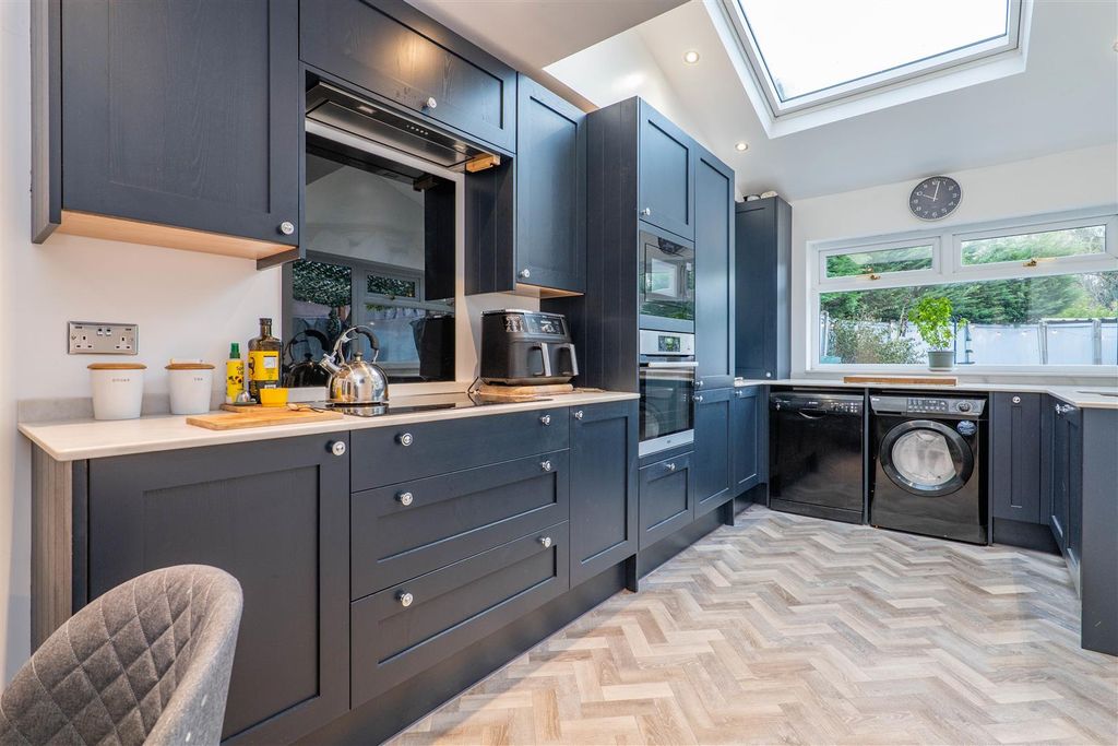 Property photo 3 of 29 Kitchen/Diner