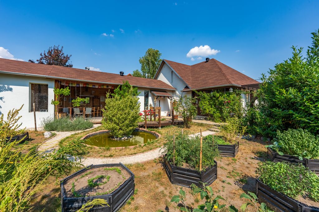 Property photo 1 of 34