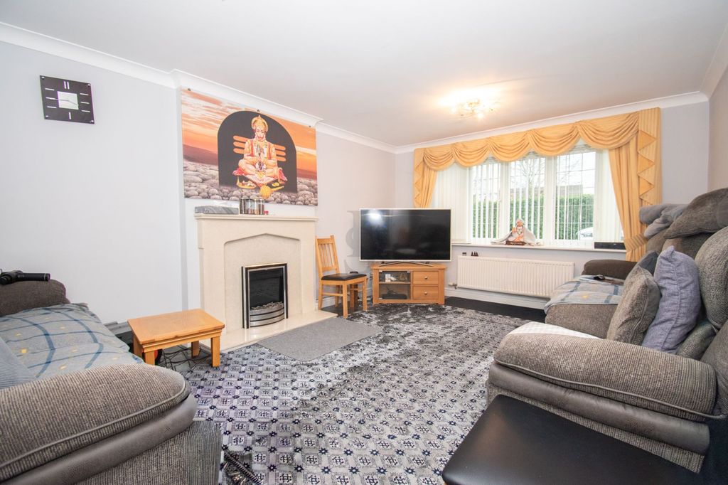 Property photo 3 of 19