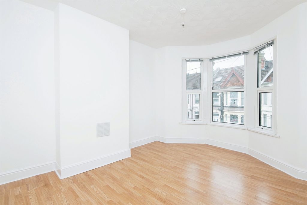 Property photo 3 of 10 Picture No. 05