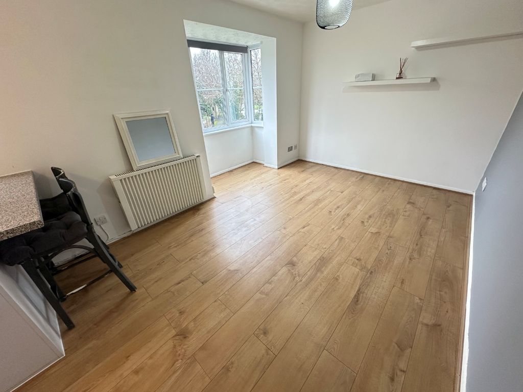 Property photo 3 of 8 4567722