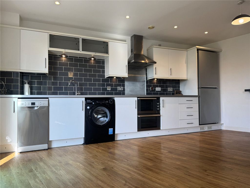 Property photo 2 of 9 Picture No. 19