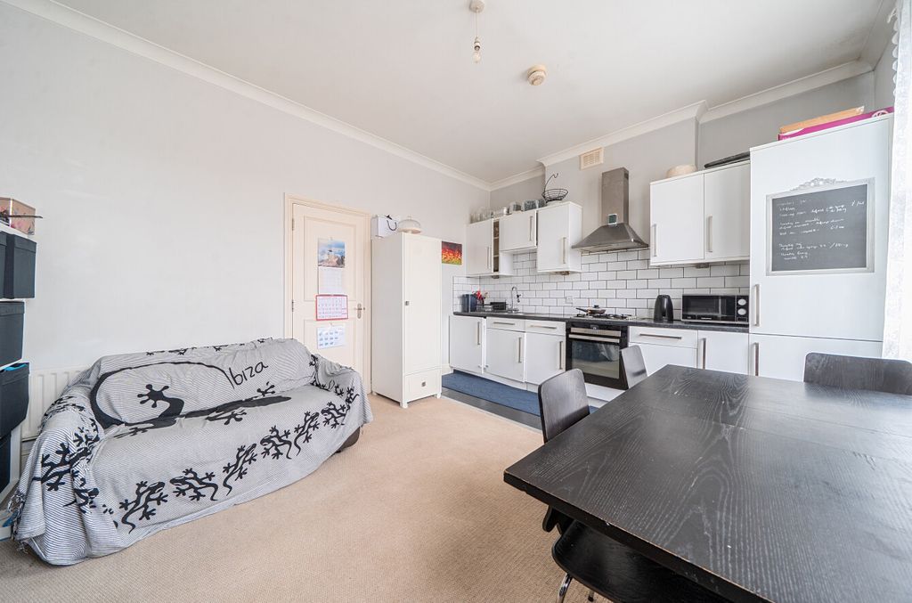 Property photo 3 of 11 1403051-3-6977698...