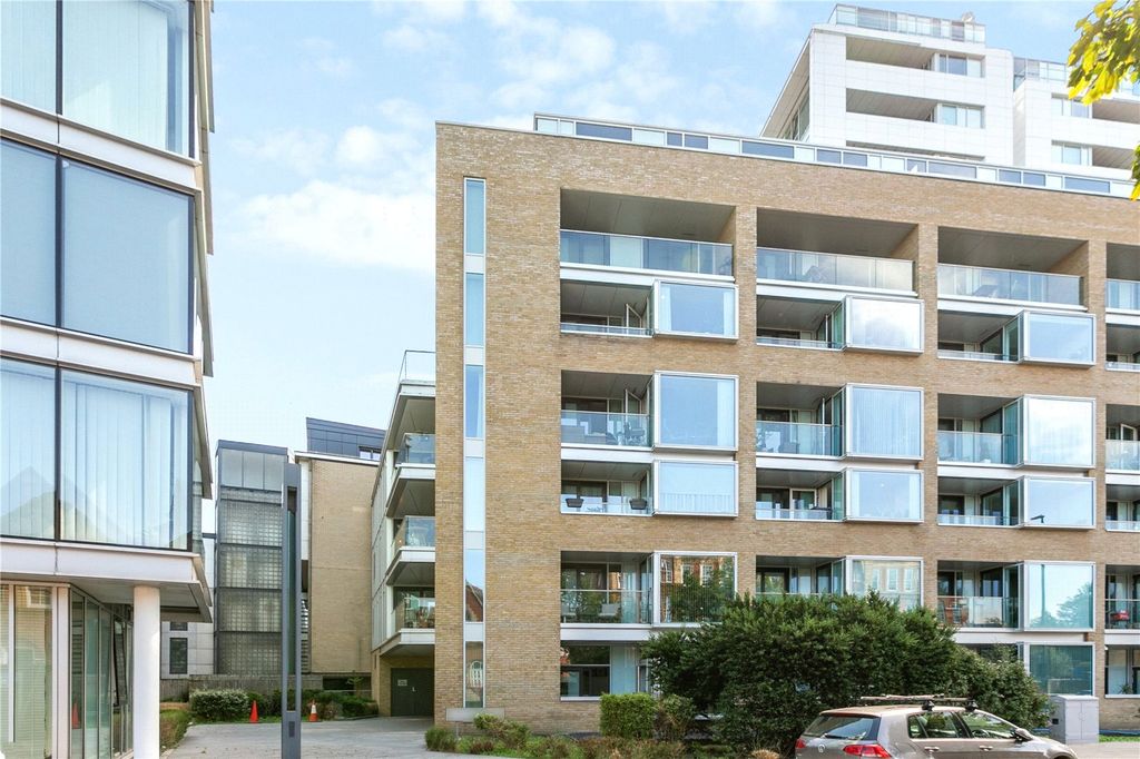 Property photo 3 of 7 External