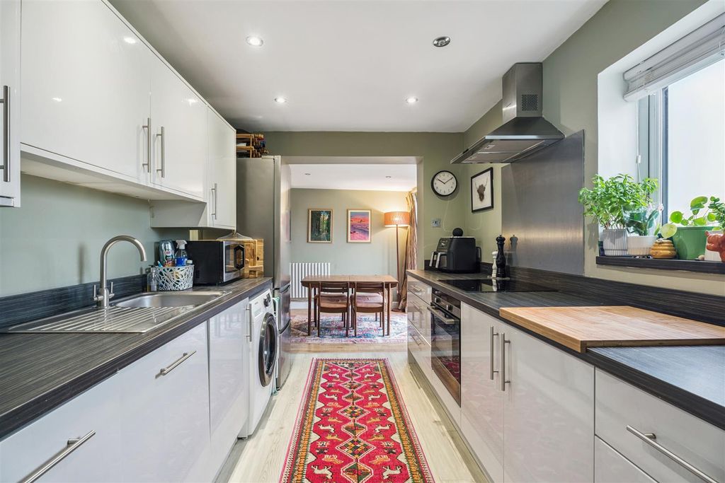 Property photo 3 of 17 Kitchen