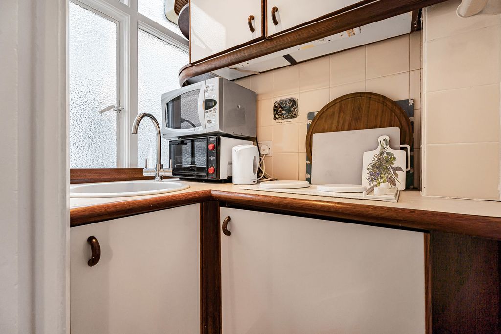 Property photo 2 of 14 Studio