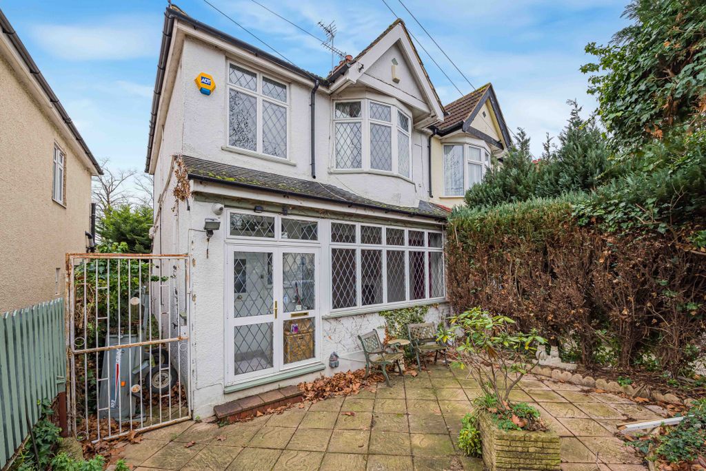 Property photo 2 of 27