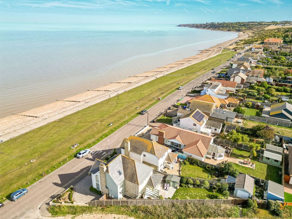 Property photo 2 of 31