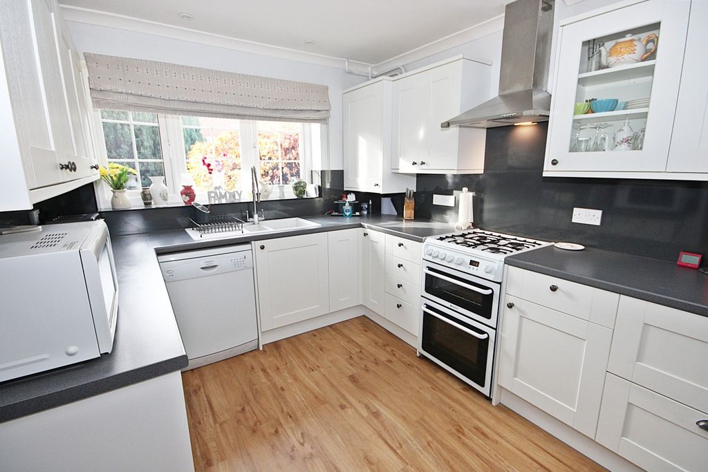 Property photo 3 of 15 4698023