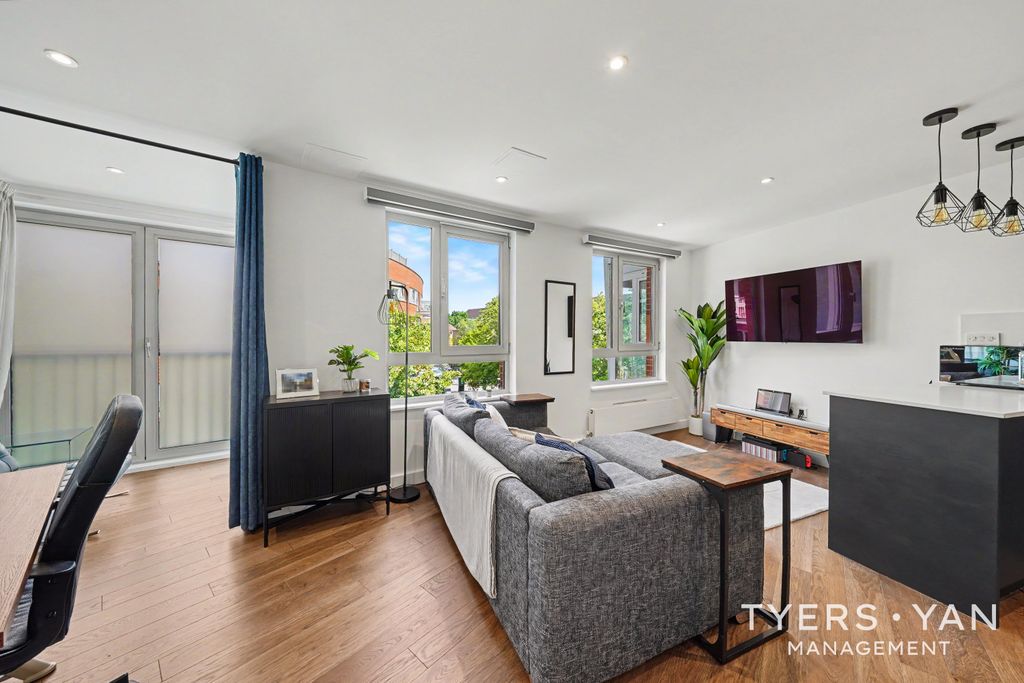 Property photo 1 of 18 Reception Room