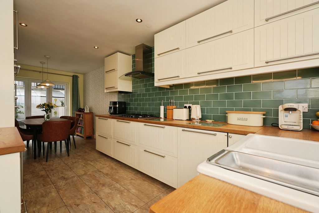 Property photo 3 of 17 Kitchen Diner