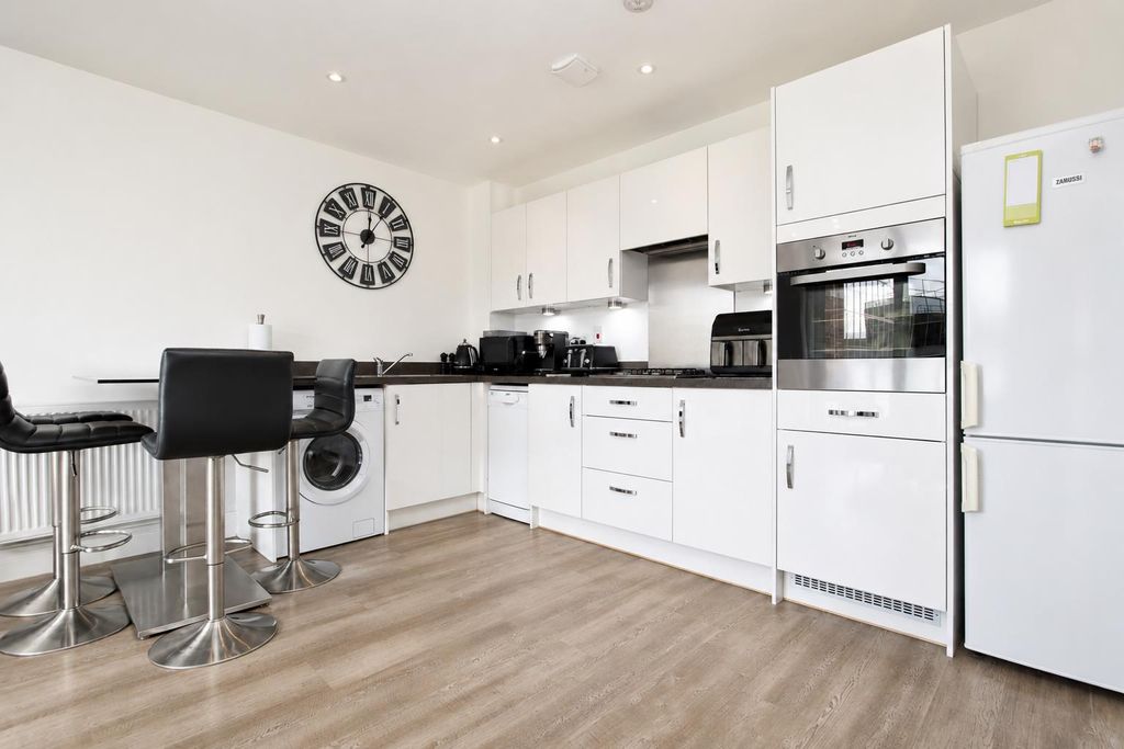 Property photo 2 of 9 Bf1F6B7d-Bdaa-4012-A2Cb-Eb7376c8F97d.Png