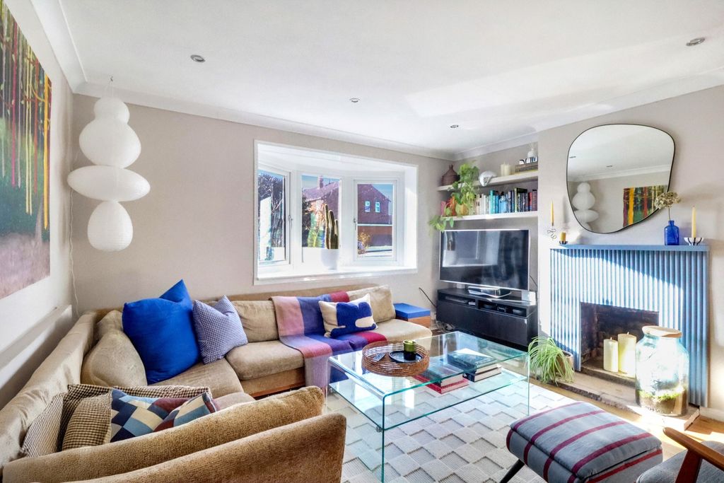 Property photo 2 of 14 Lounge