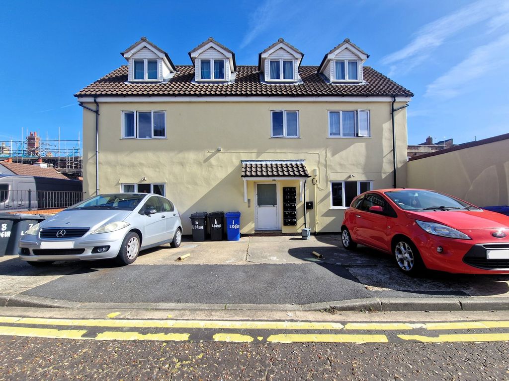 Property photo 3 of 11