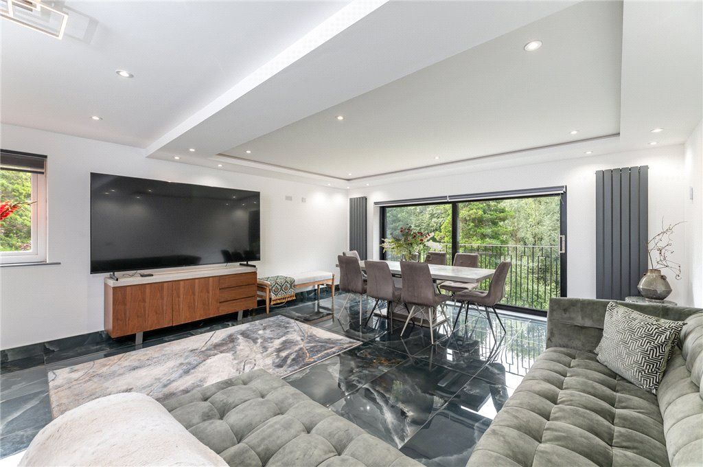 Property photo 2 of 39 Chellow Lane