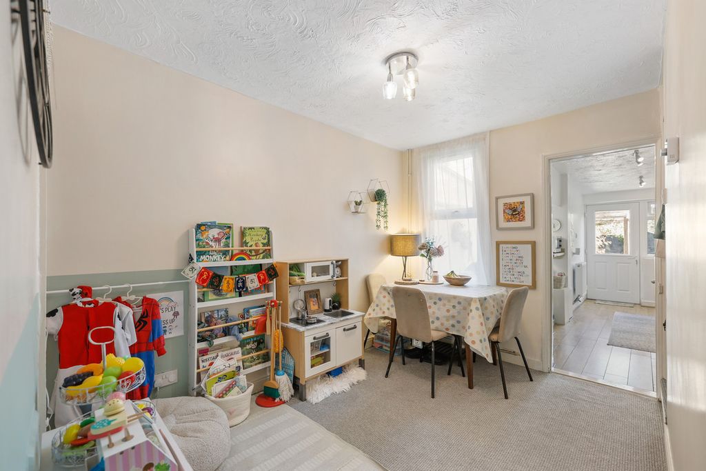 Property photo 3 of 11