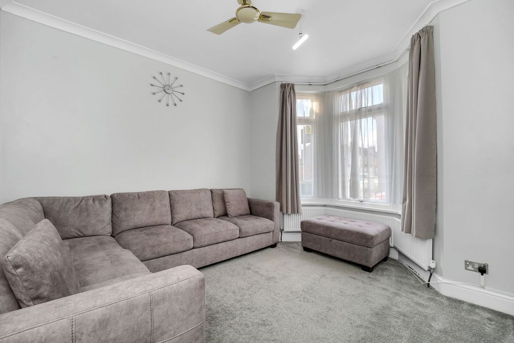 Property photo 2 of 31