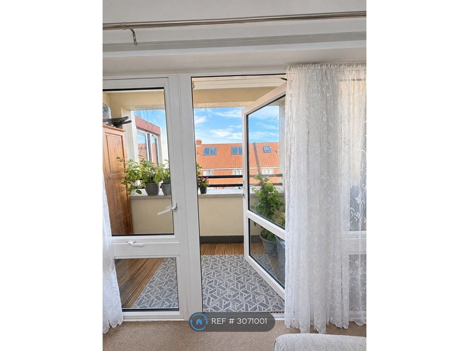 Property photo 3 of 18 Entrance To Balcony Space_2