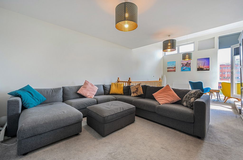 Property photo 2 of 24 17-68222c1985B3F-...