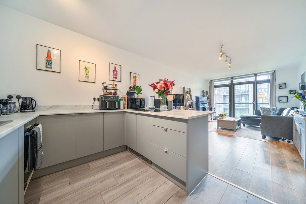 Property photo 3 of 18 1496906-11-6A6386...