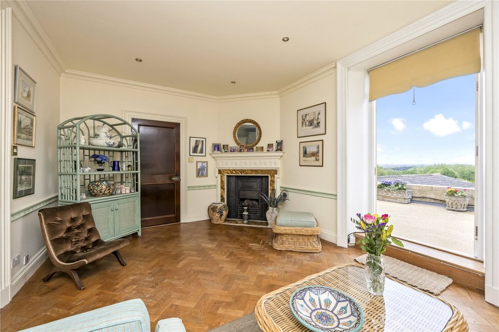 Property photo 3 of 23 Sitting Room