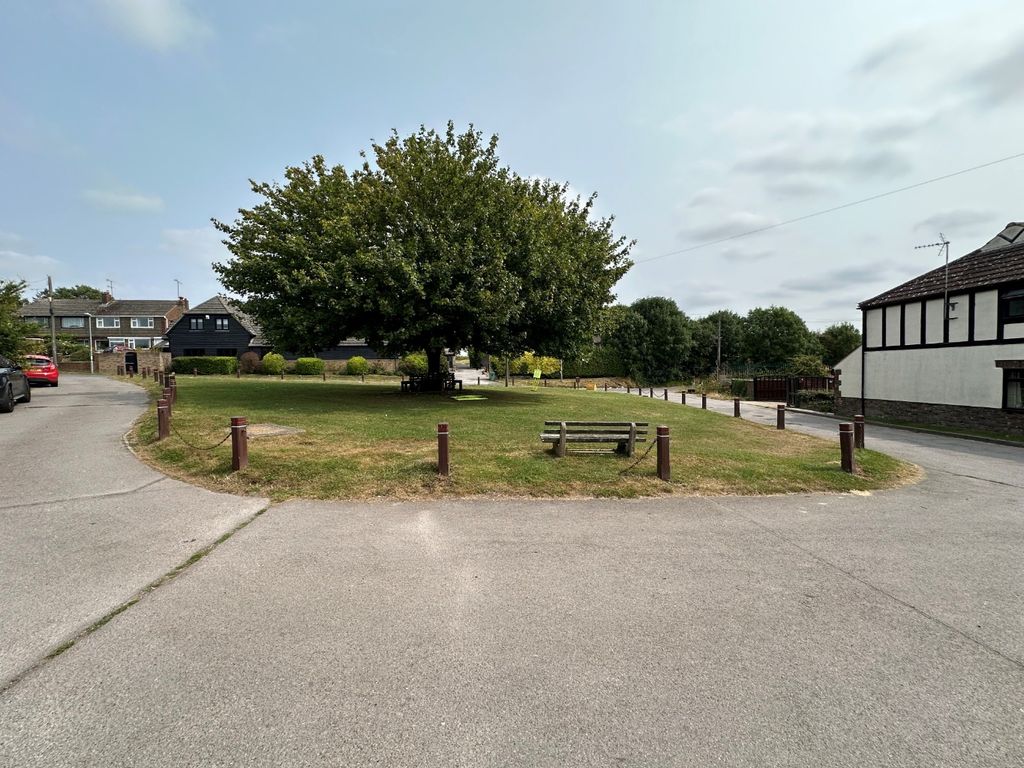 Property photo 2 of 21 3557623