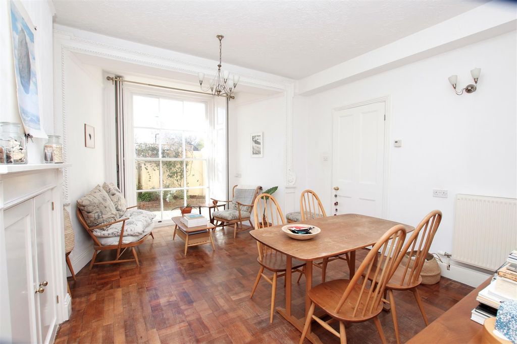 Property photo 2 of 10 Fbwzc8c3Izchiveuq33Zmhnqy84.Jpg