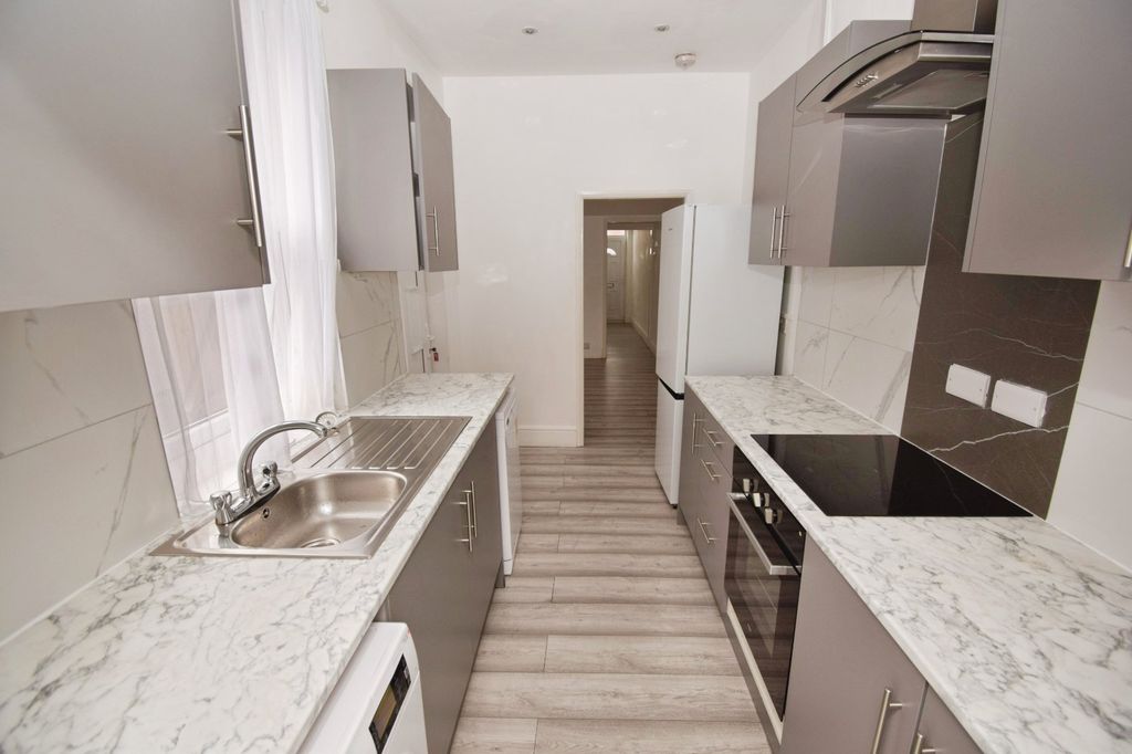 Property photo 2 of 17 Kitchen