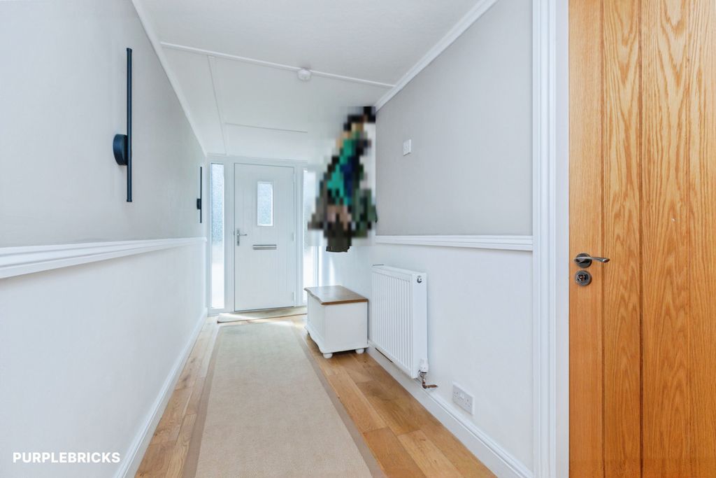 Property photo 2 of 32